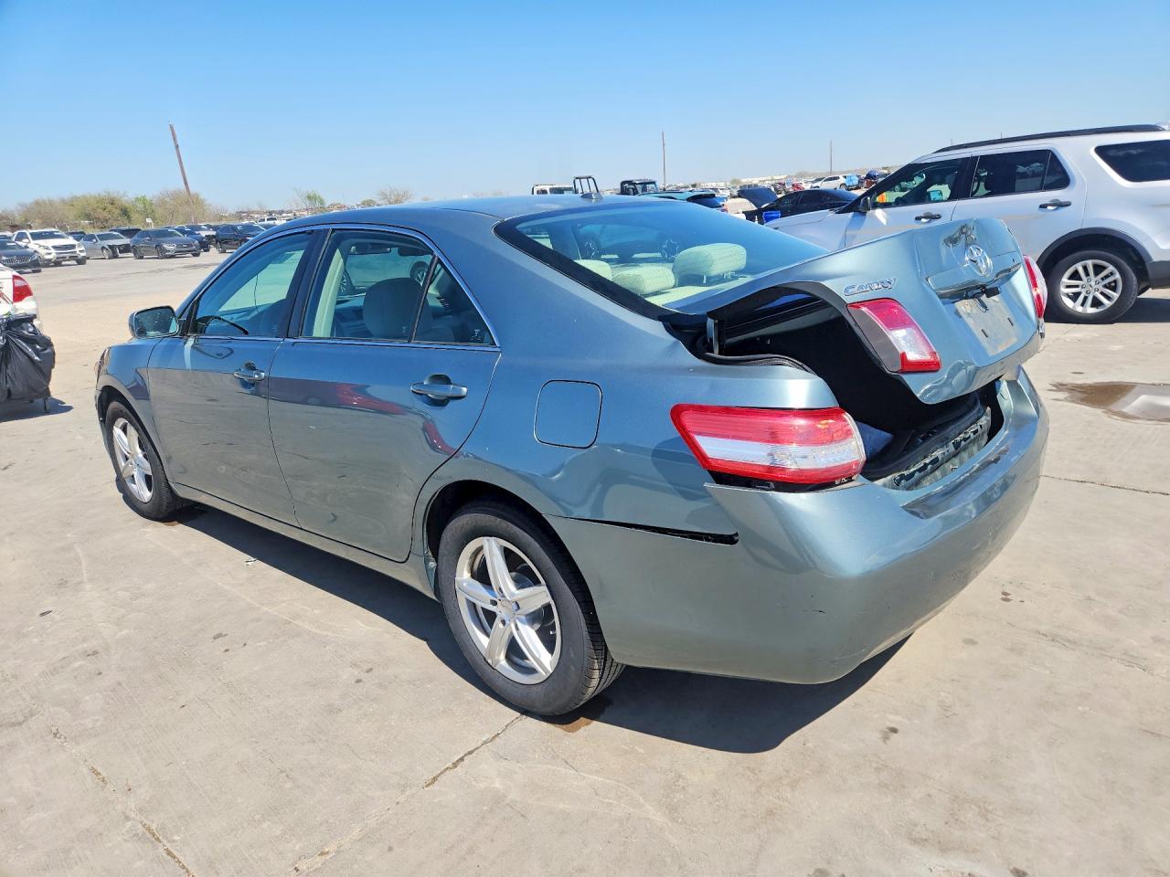 2011 TOYOTA CAMRY