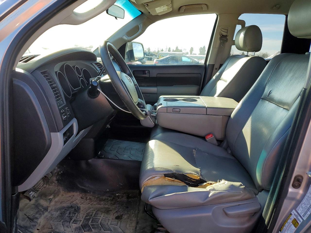 2011 TOYOTA TUNDRA