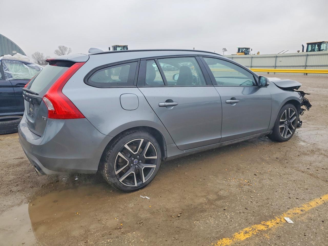 2018 VOLVO V60