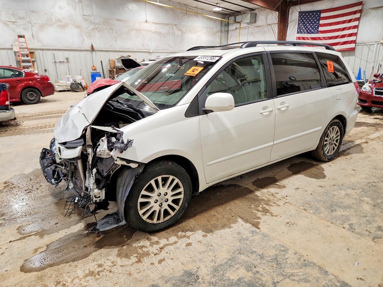 2010 TOYOTA SIENNA