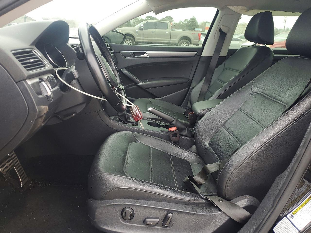 2017 VOLKSWAGEN Passat