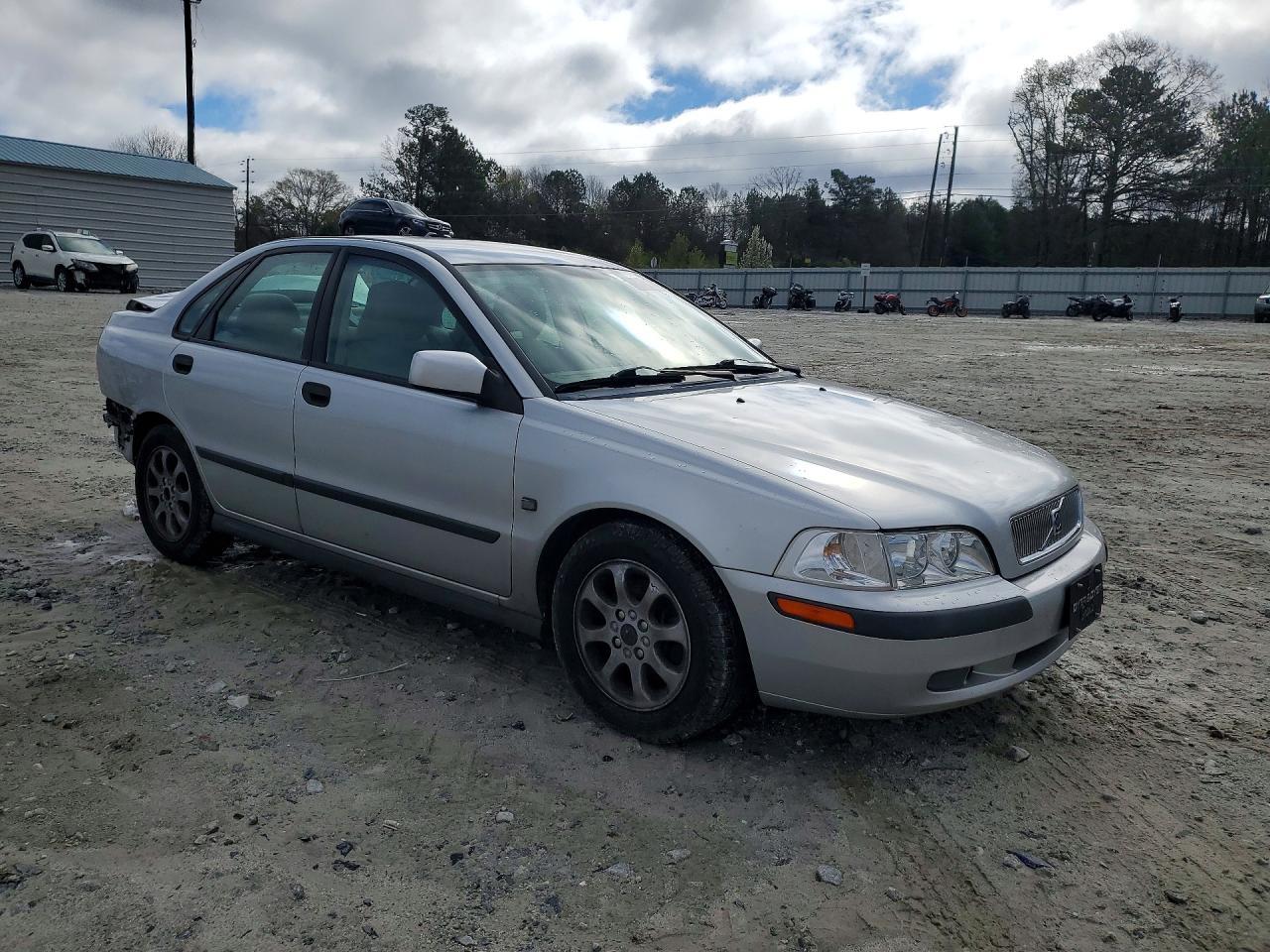 2002 VOLVO S40