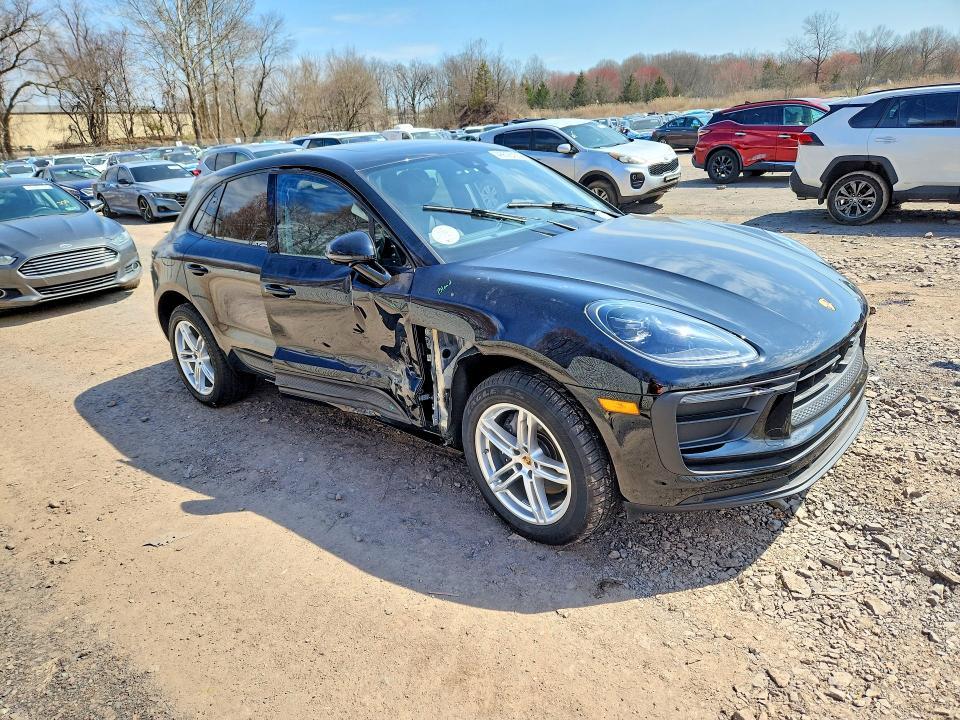 2026 PORSCHE Macan