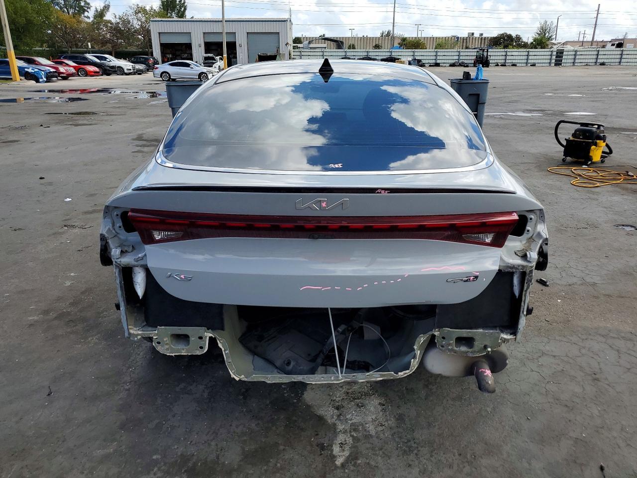 2022 KIA K5