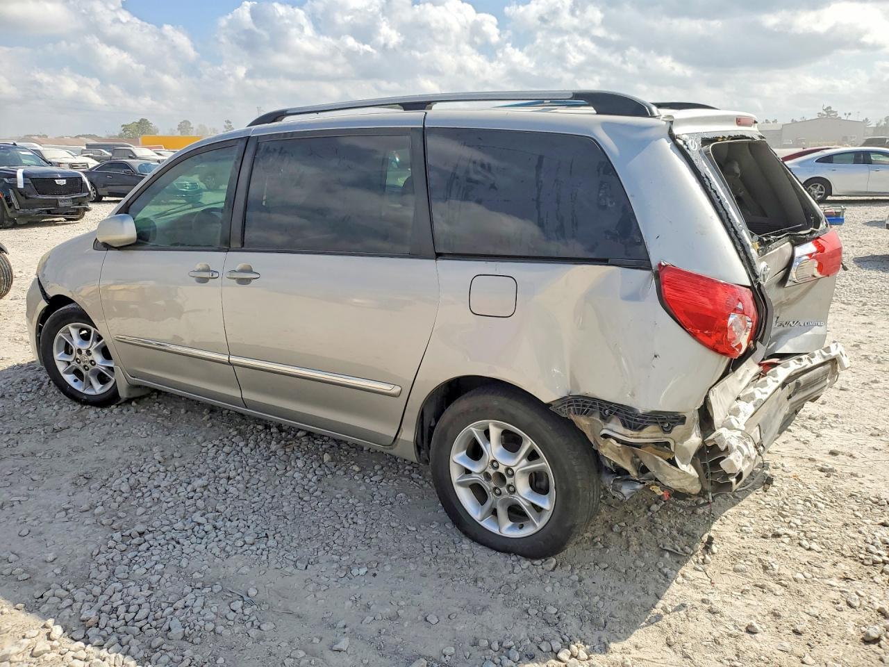 2006 TOYOTA SIENNA