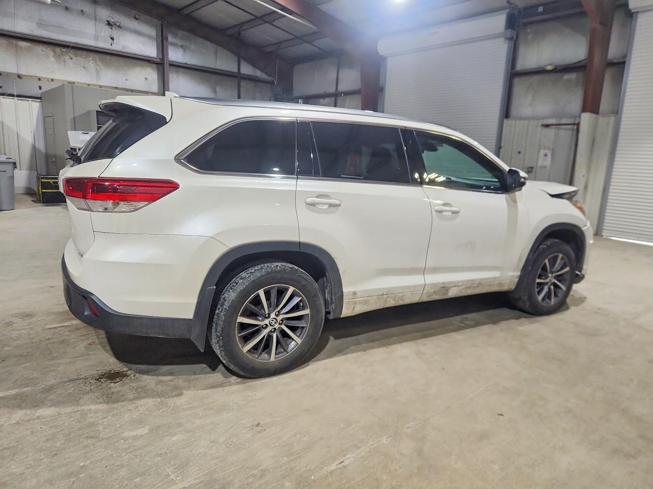 2017 TOYOTA HIGHLANDER