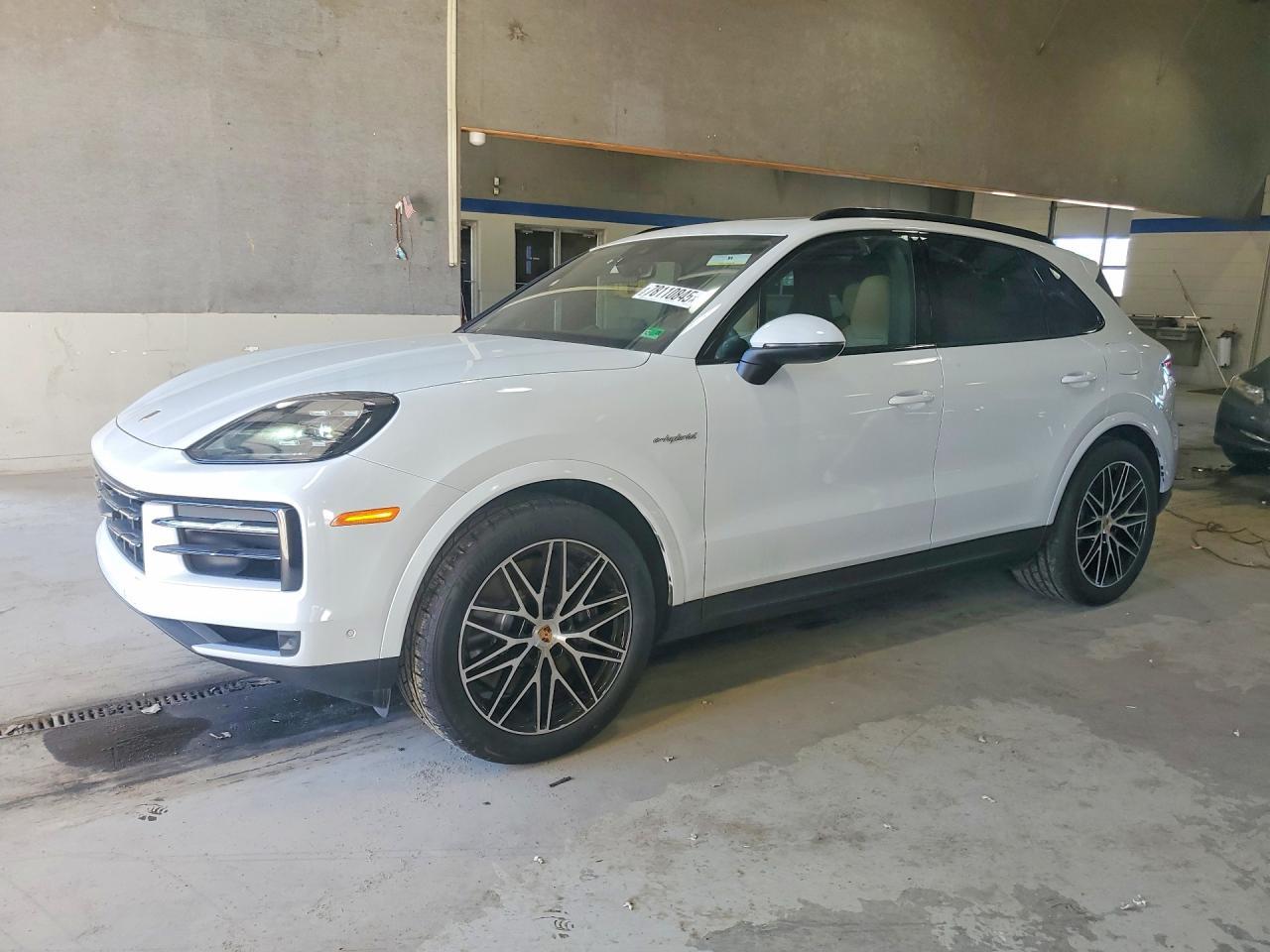 2025 PORSCHE CAYENNE