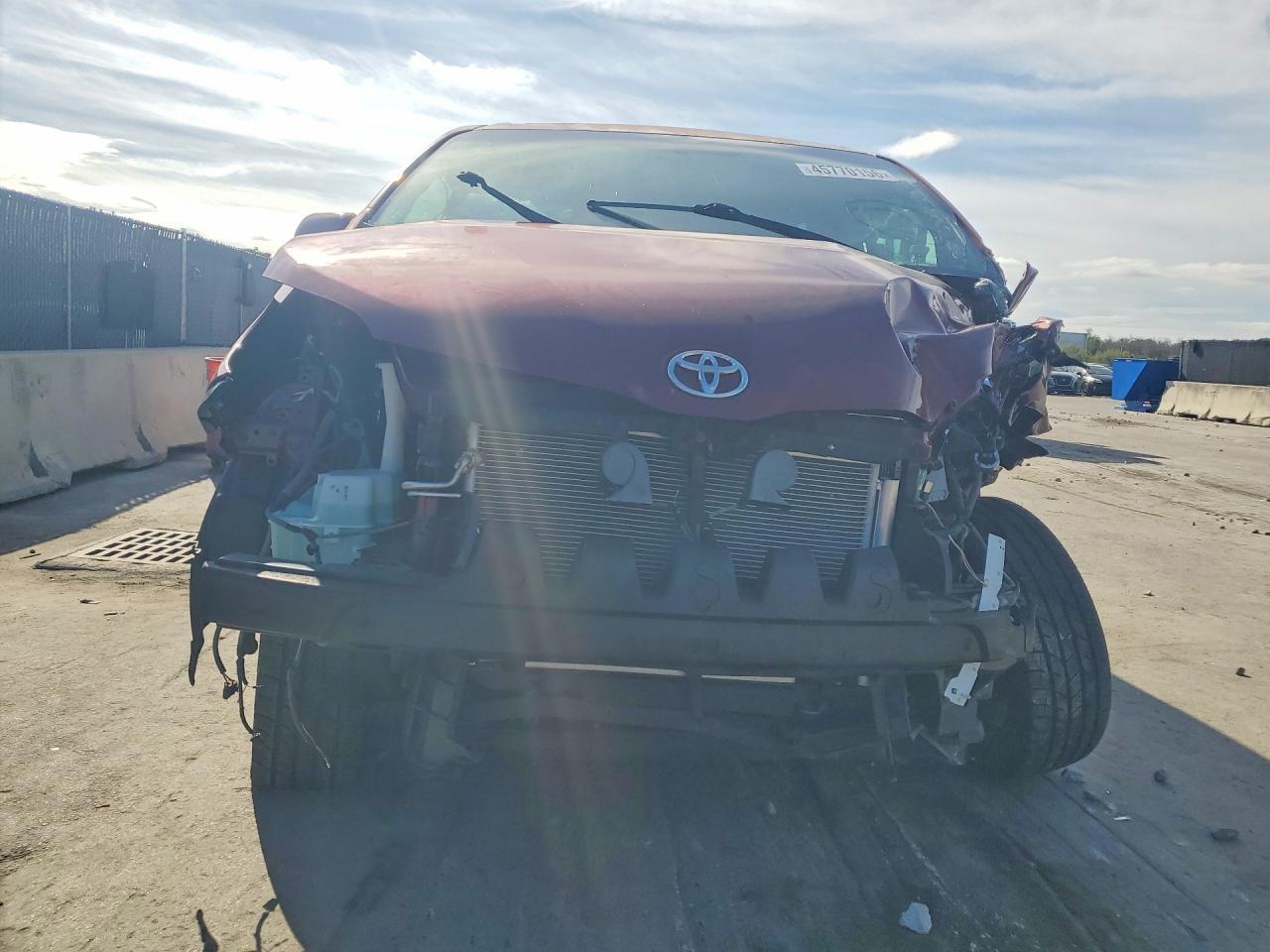 2015 TOYOTA SIENNA