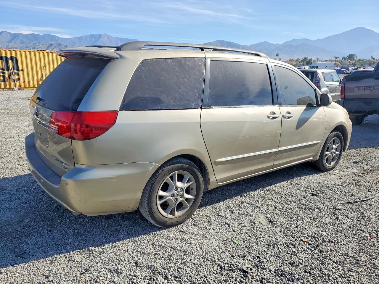 2004 TOYOTA SIENNA