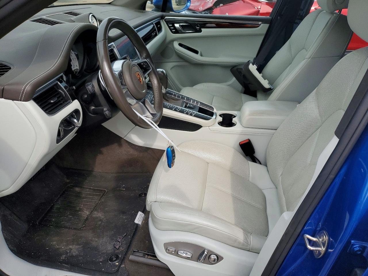 2017 PORSCHE Macan