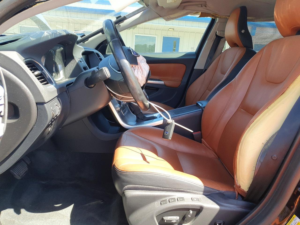 2017 VOLVO S60