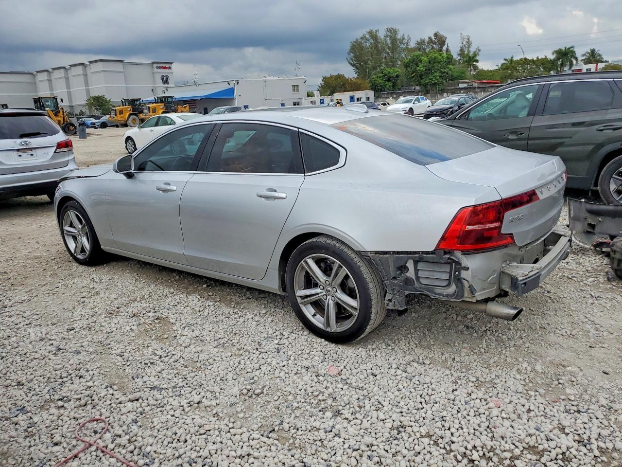 2018 VOLVO S90