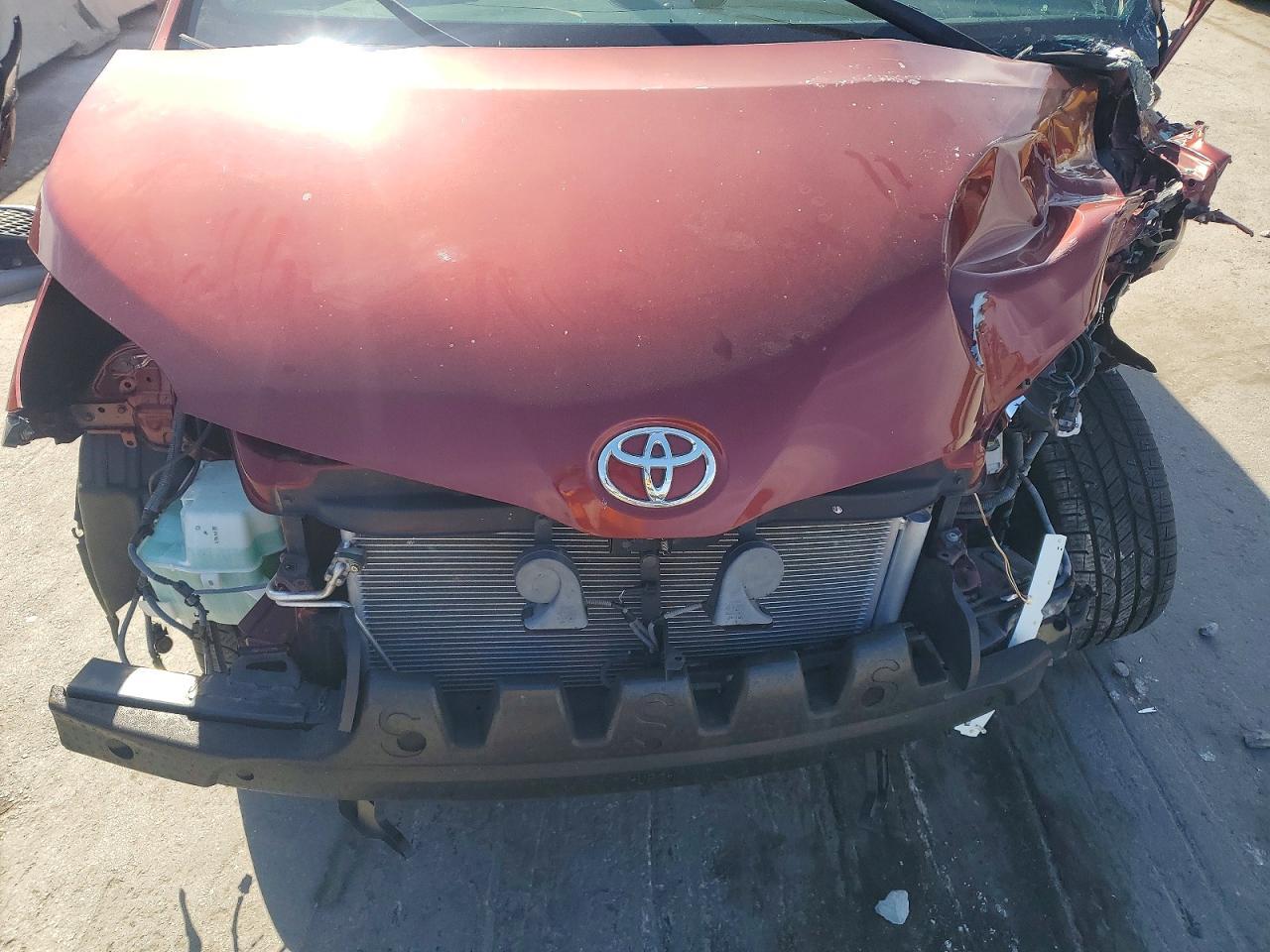 2015 TOYOTA SIENNA