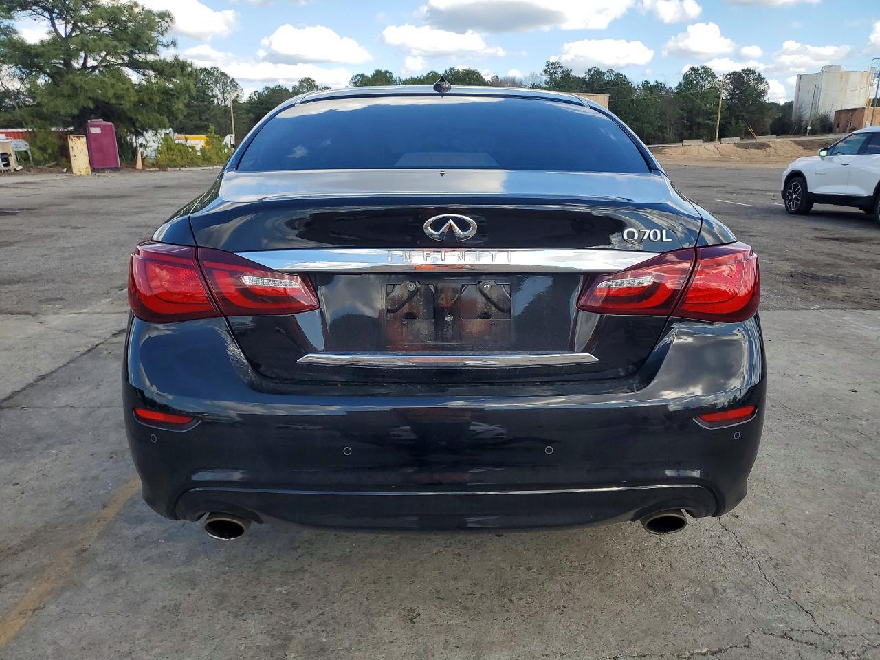 2016 INFINITI Q70