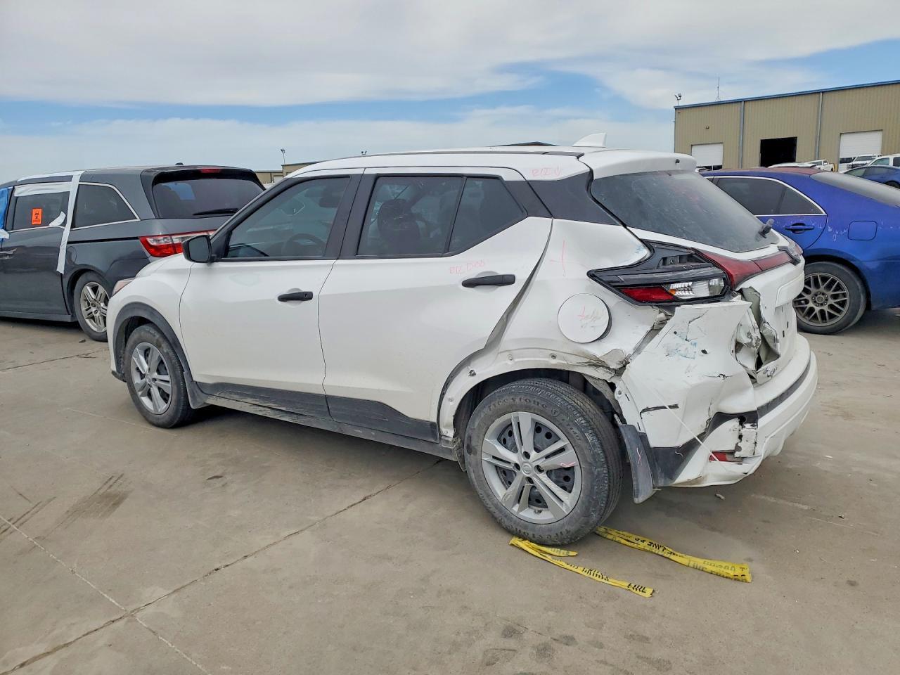 2025 NISSAN KICKS