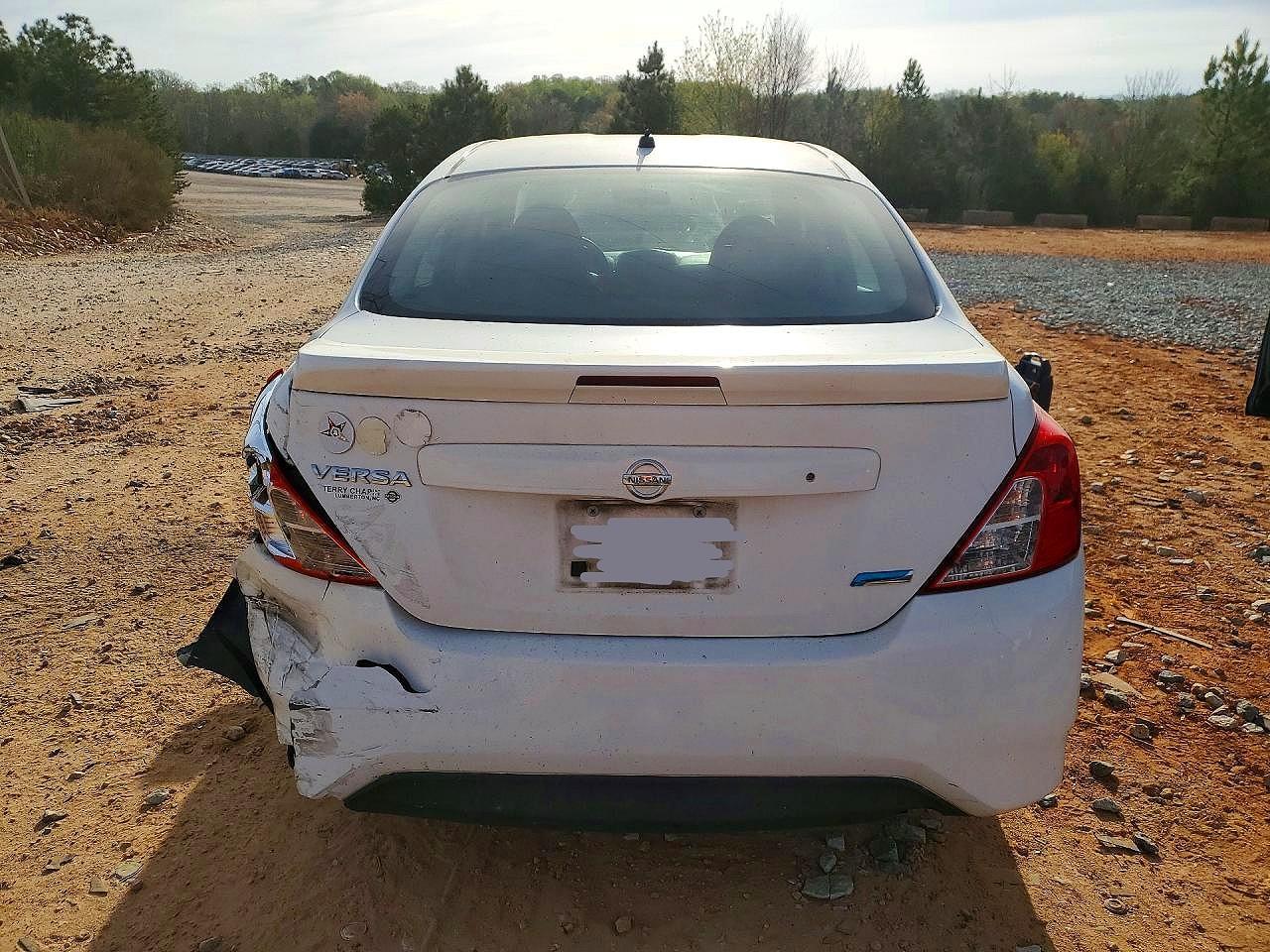 2015 NISSAN VERSA
