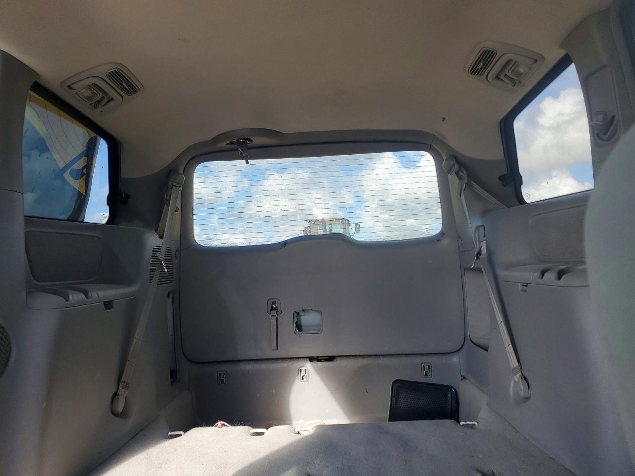 2004 TOYOTA SIENNA