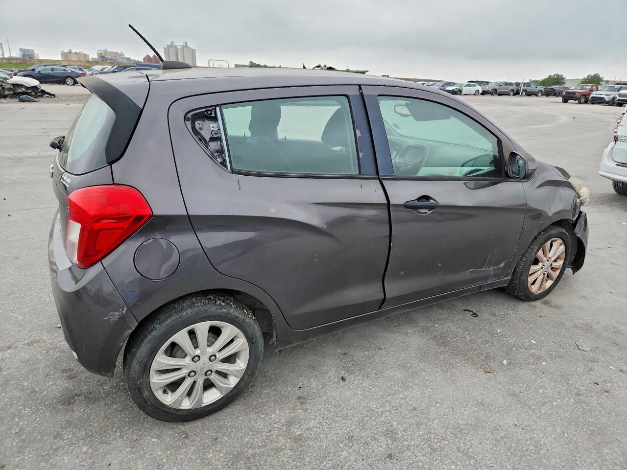 2016 CHEVROLET Spark