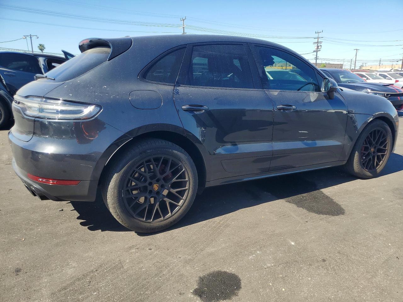 2020 PORSCHE Macan