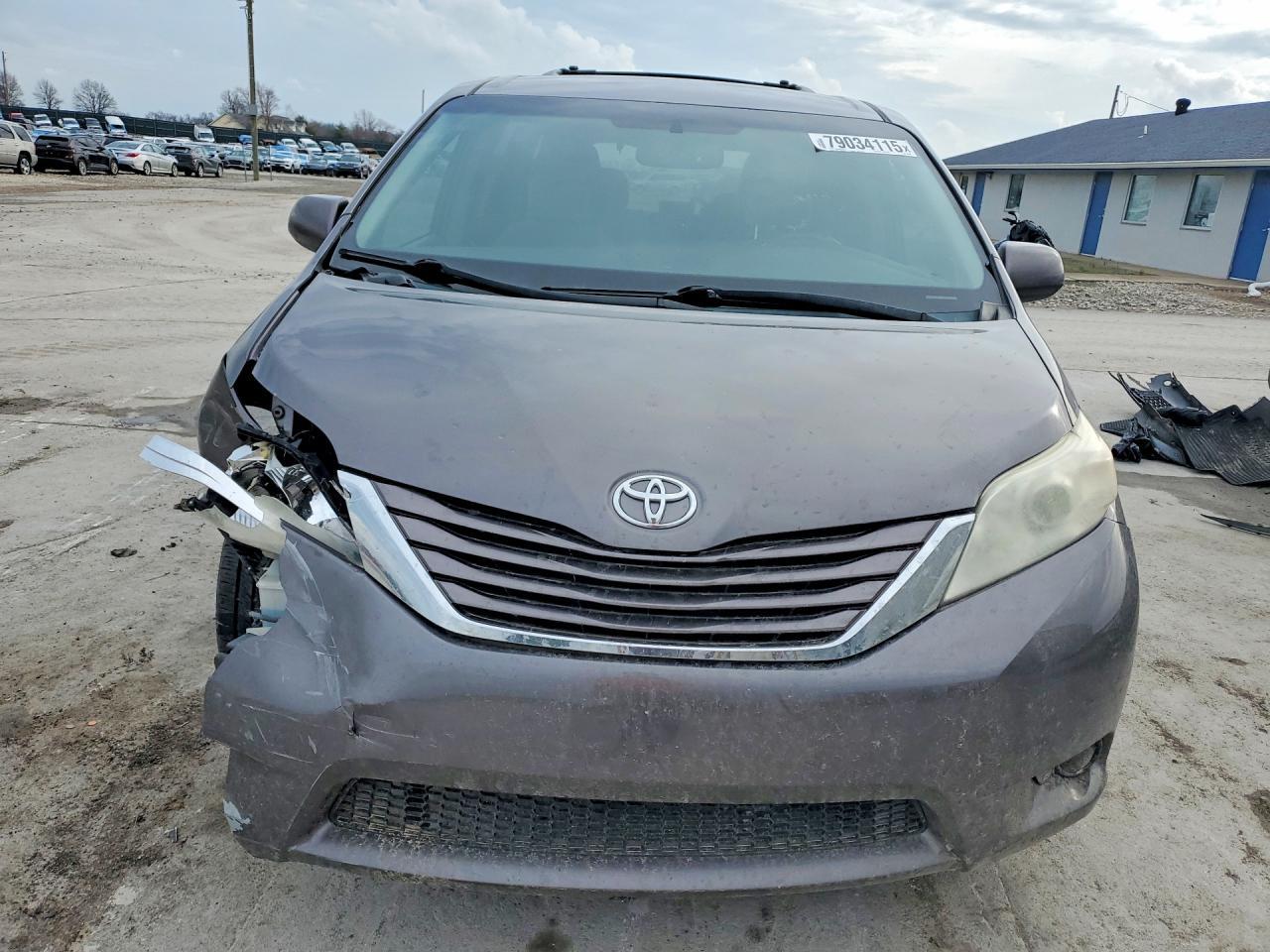 2015 TOYOTA SIENNA