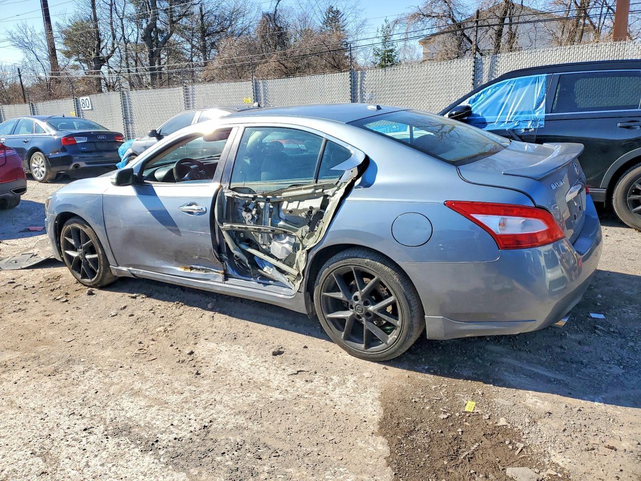 2010 NISSAN Maxima