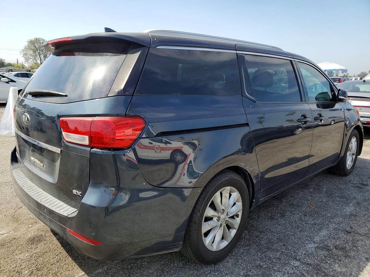 2015 KIA SEDONA