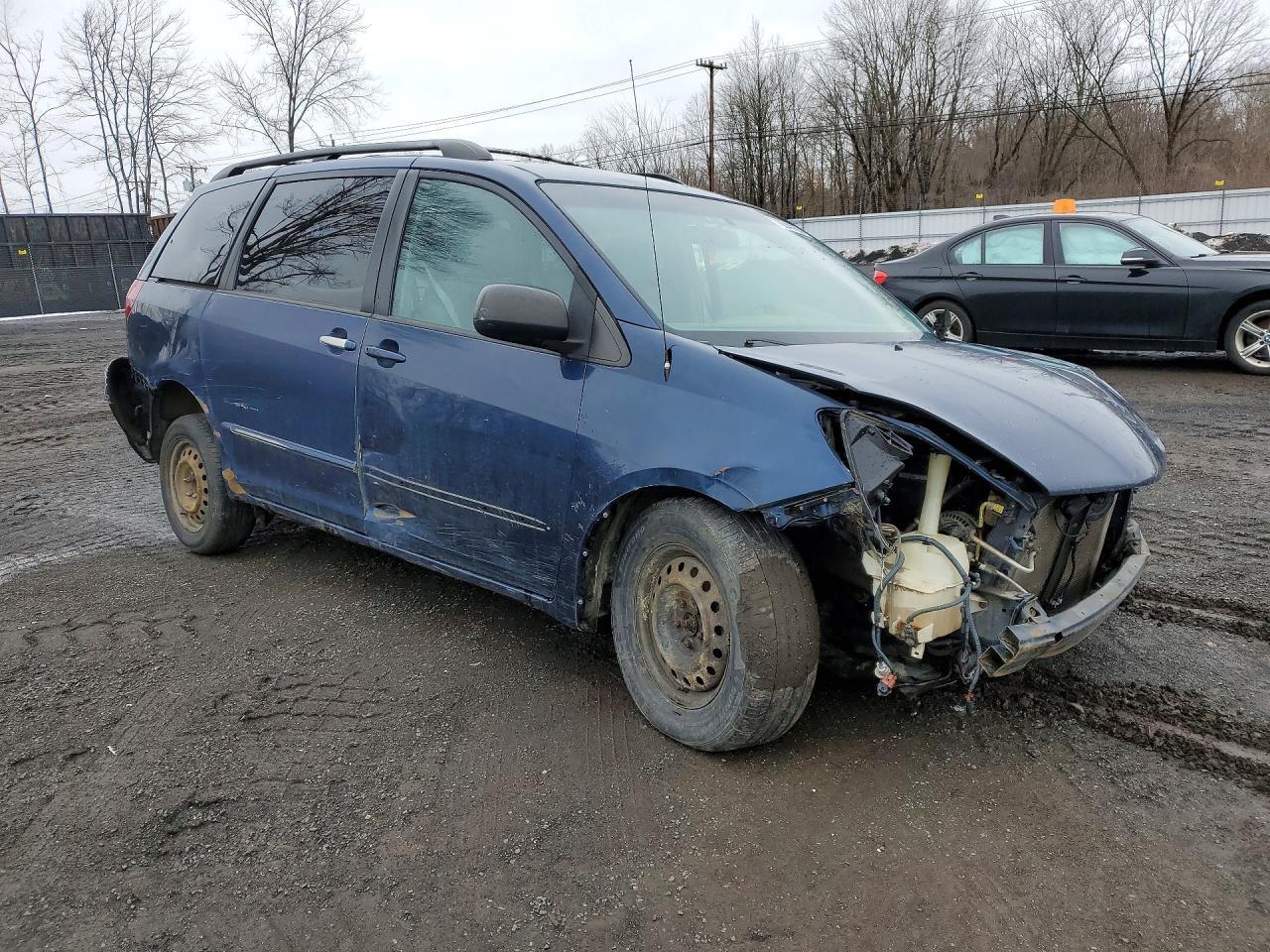 2004 TOYOTA SIENNA