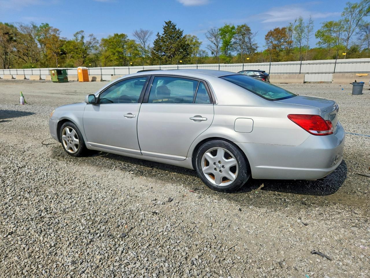 2005 TOYOTA Avalon