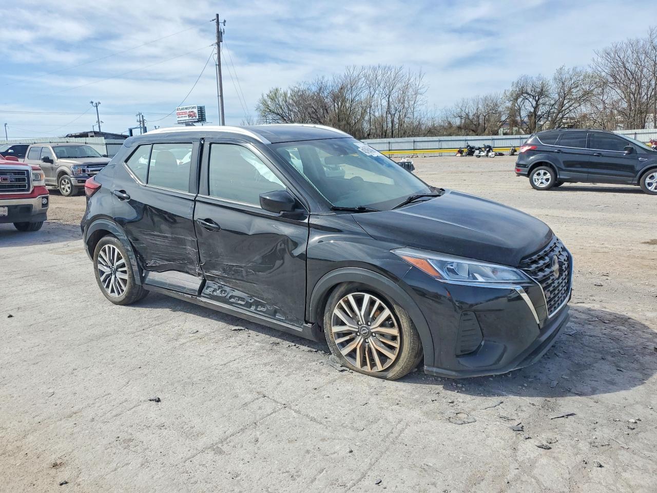 2024 NISSAN KICKS