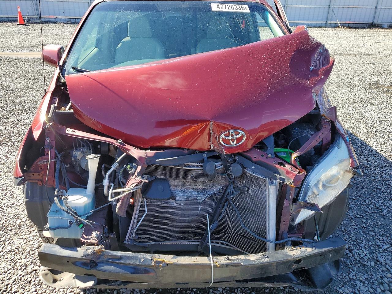 2012 TOYOTA SIENNA