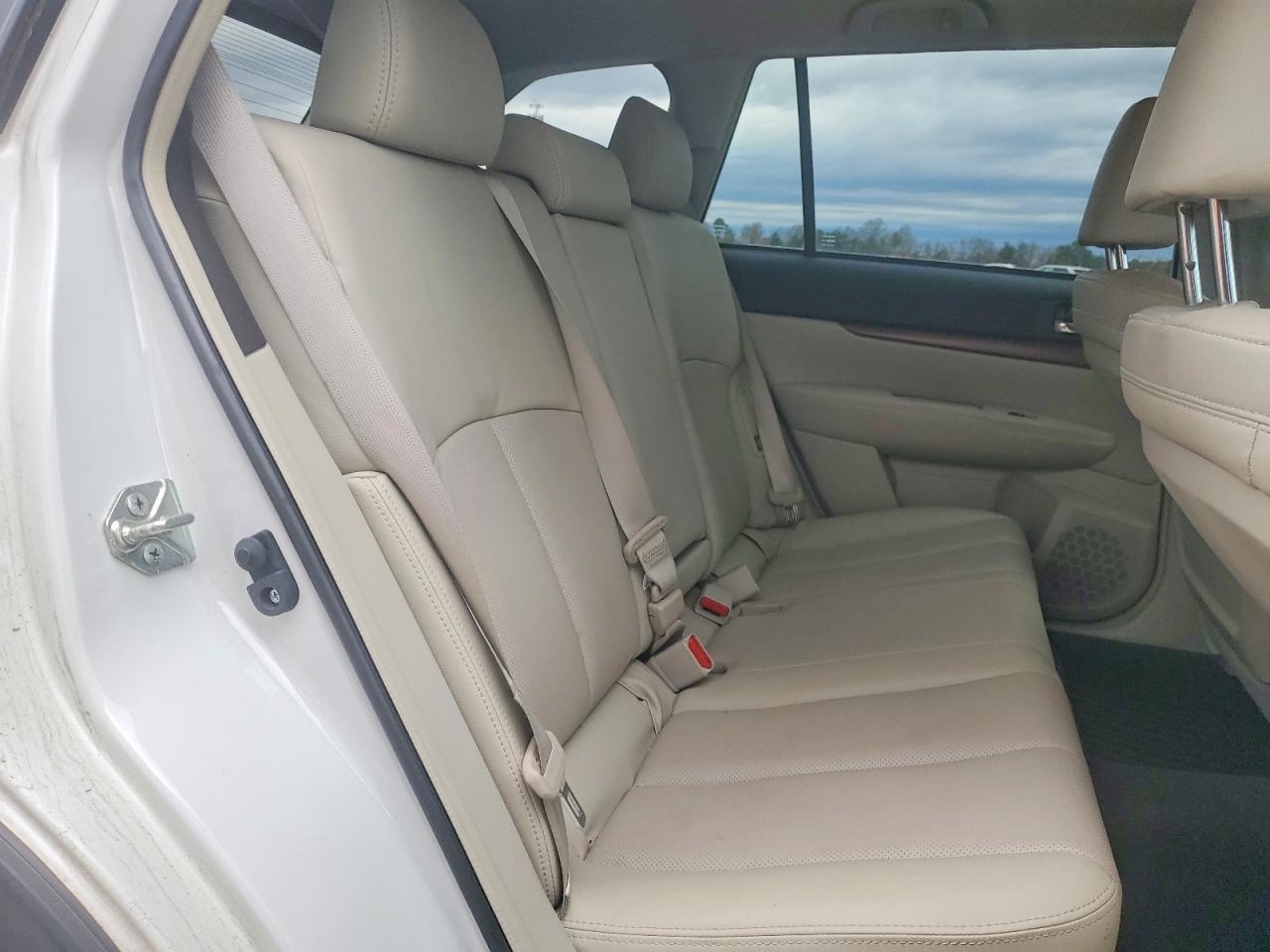 2013 SUBARU Outback