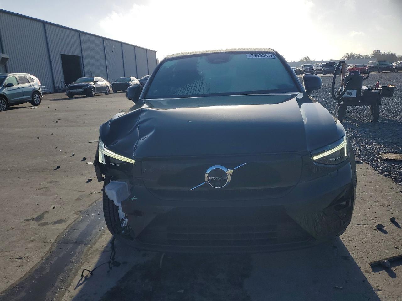 2022 VOLVO C40