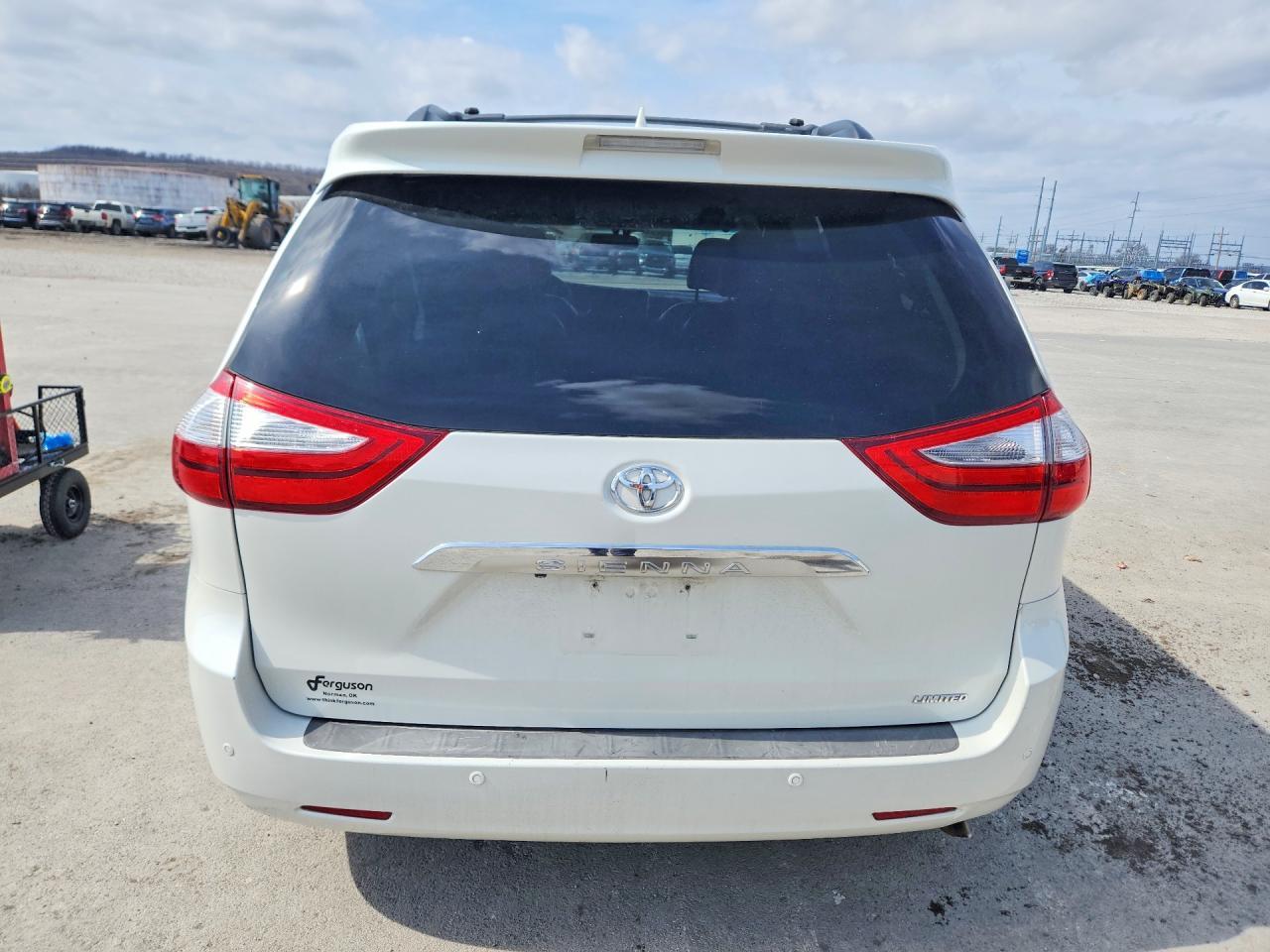 2015 TOYOTA SIENNA