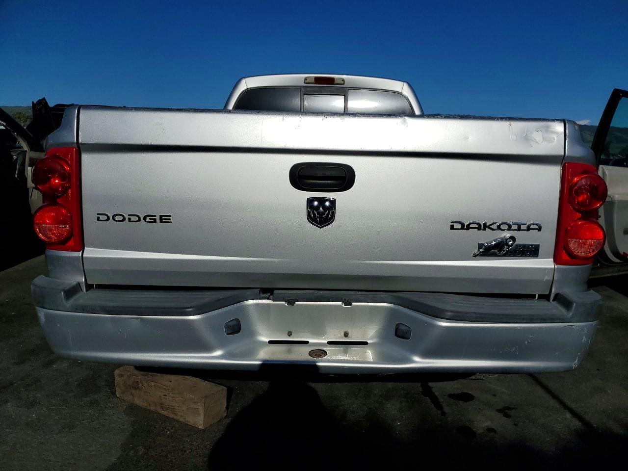 2010 DODGE Dakota