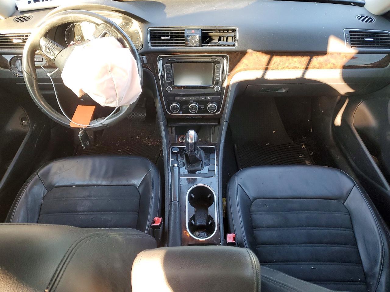 2014 VOLKSWAGEN Passat