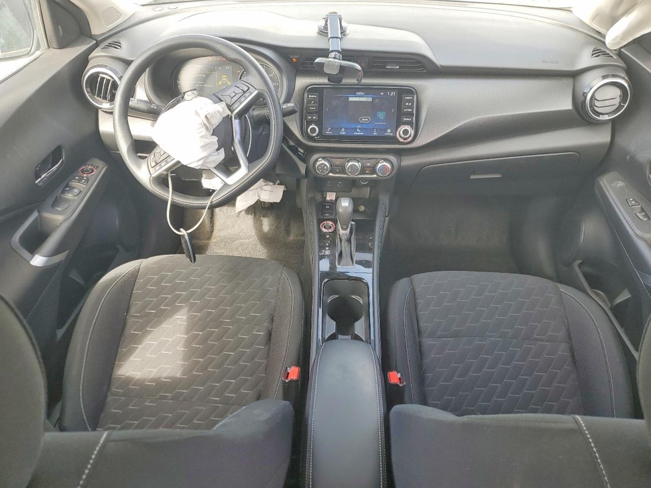 2024 NISSAN KICKS