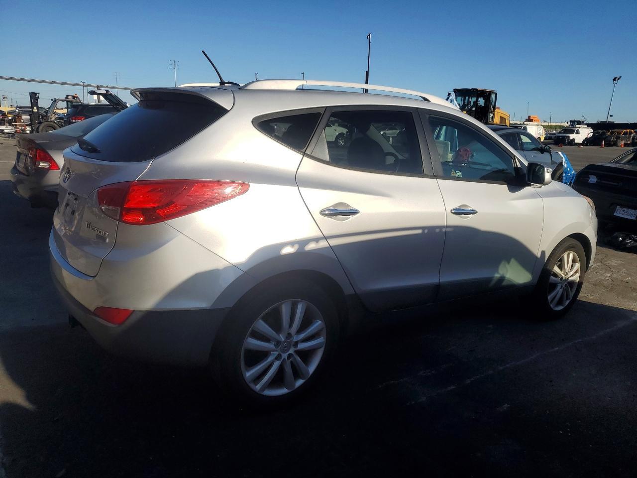 2011 HYUNDAI TUCSON