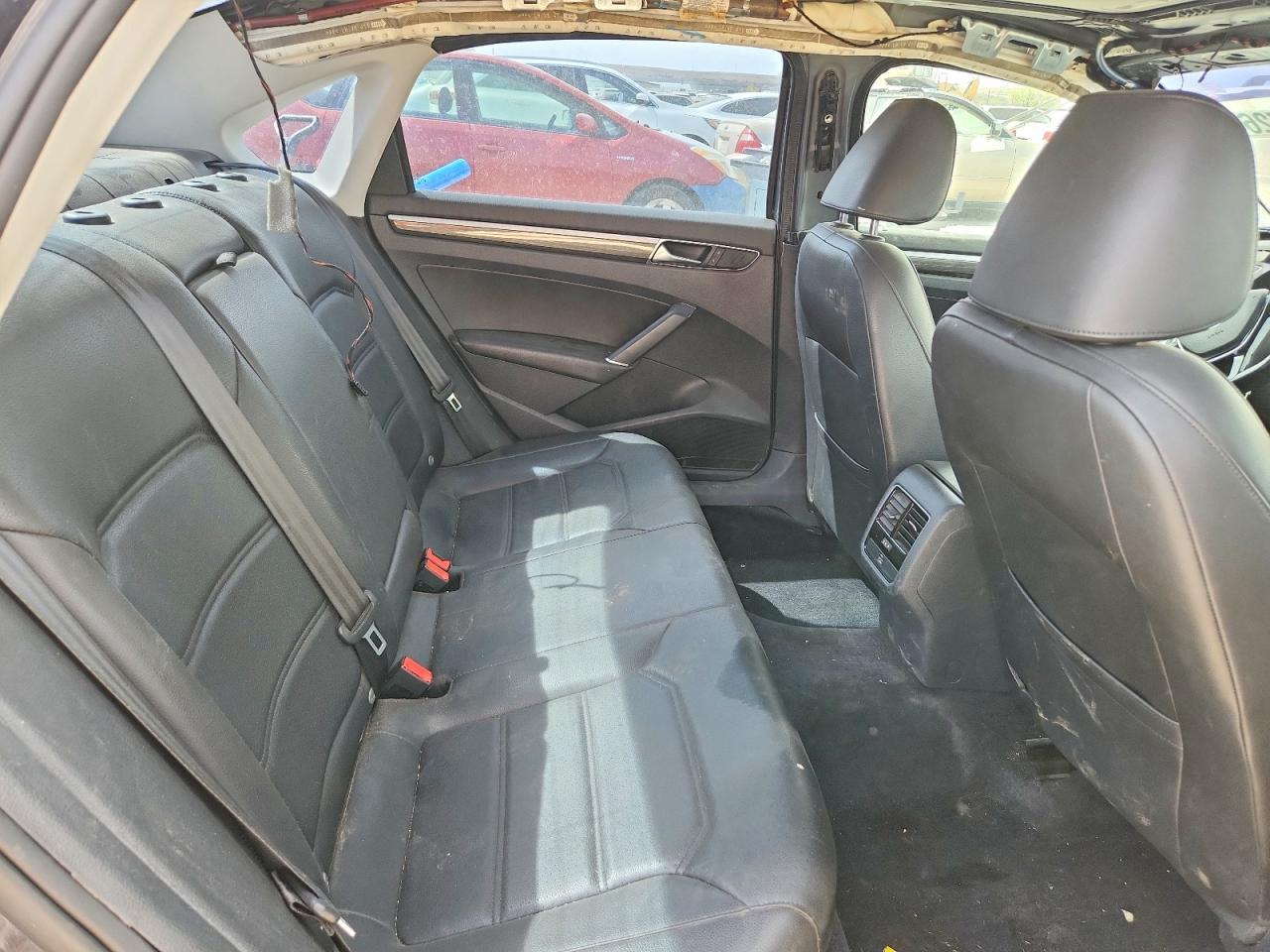 2017 VOLKSWAGEN Passat