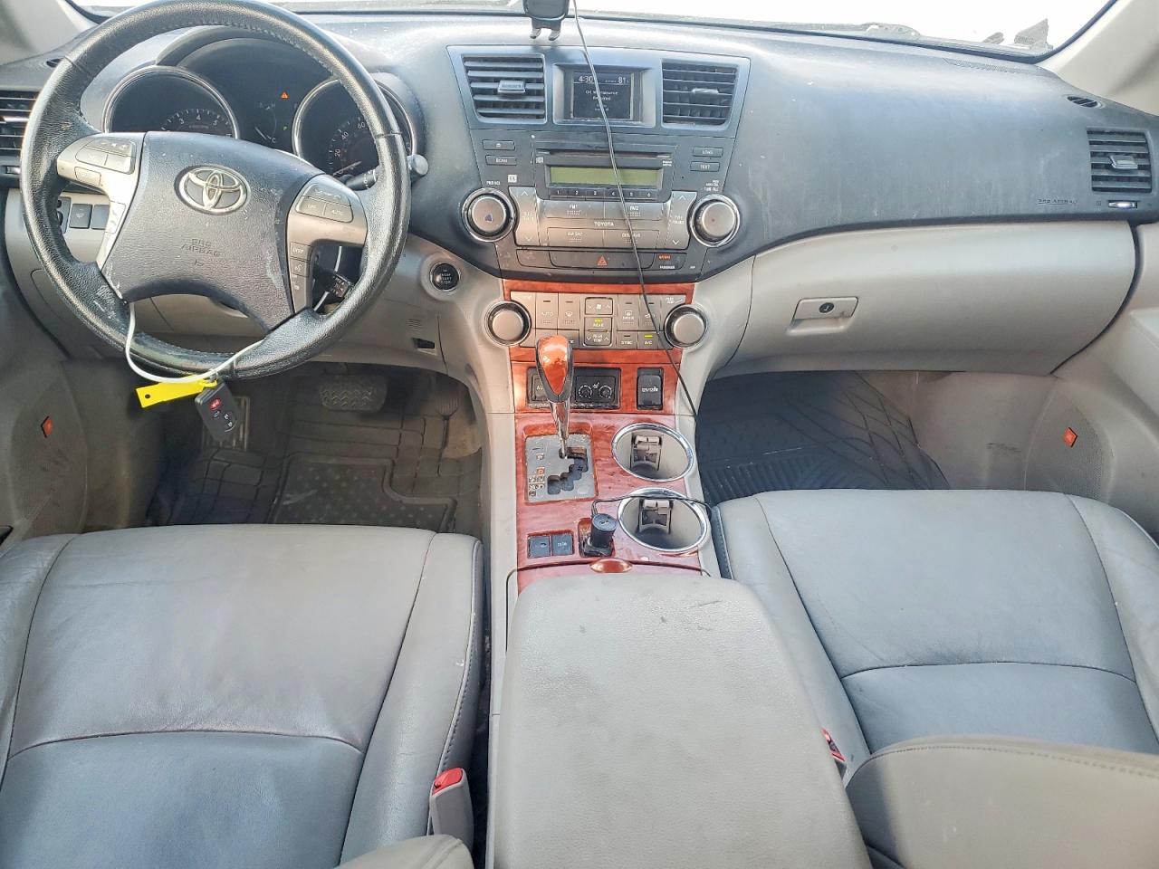 2010 TOYOTA HIGHLANDER