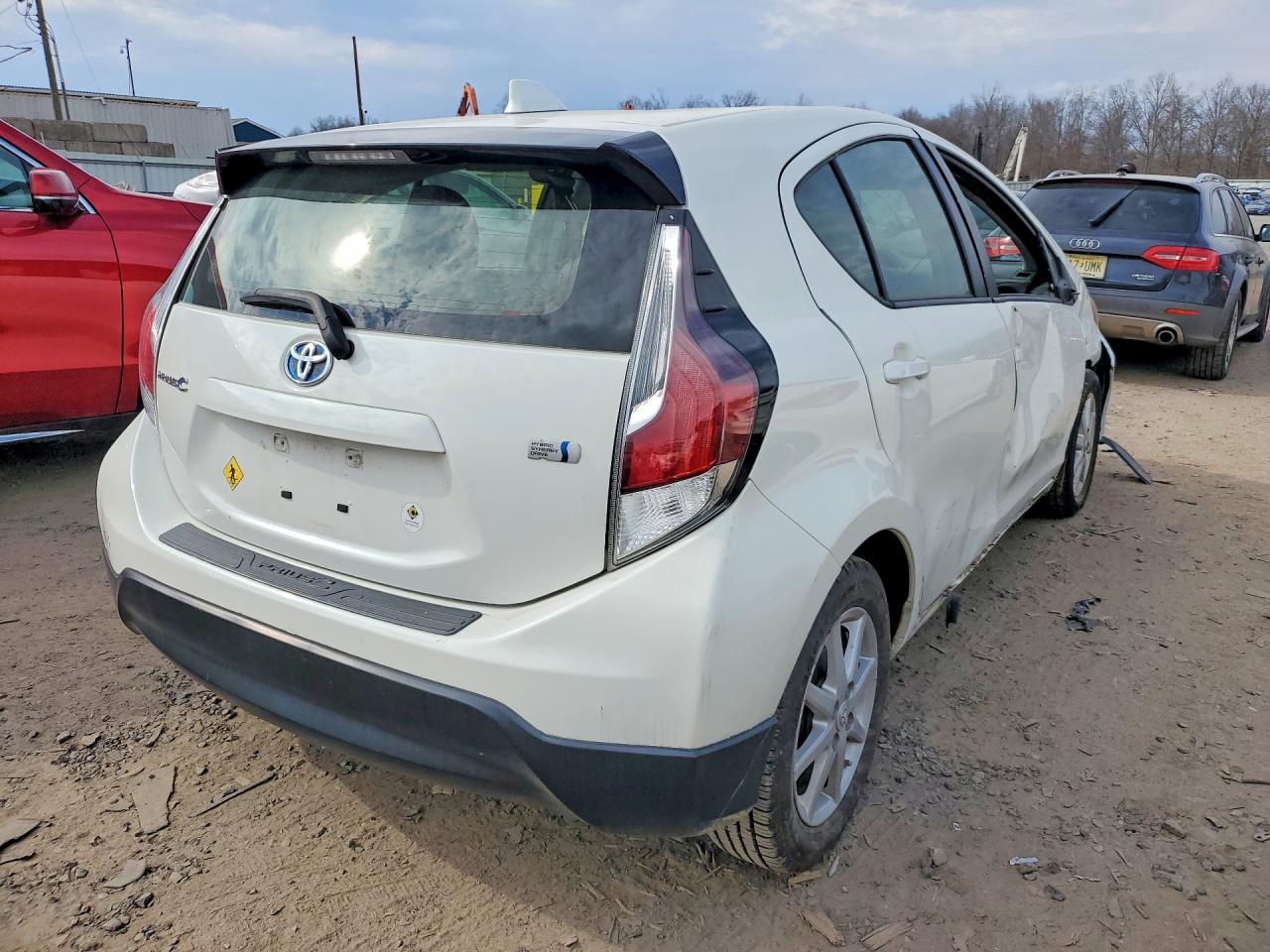 2017 TOYOTA Prius c