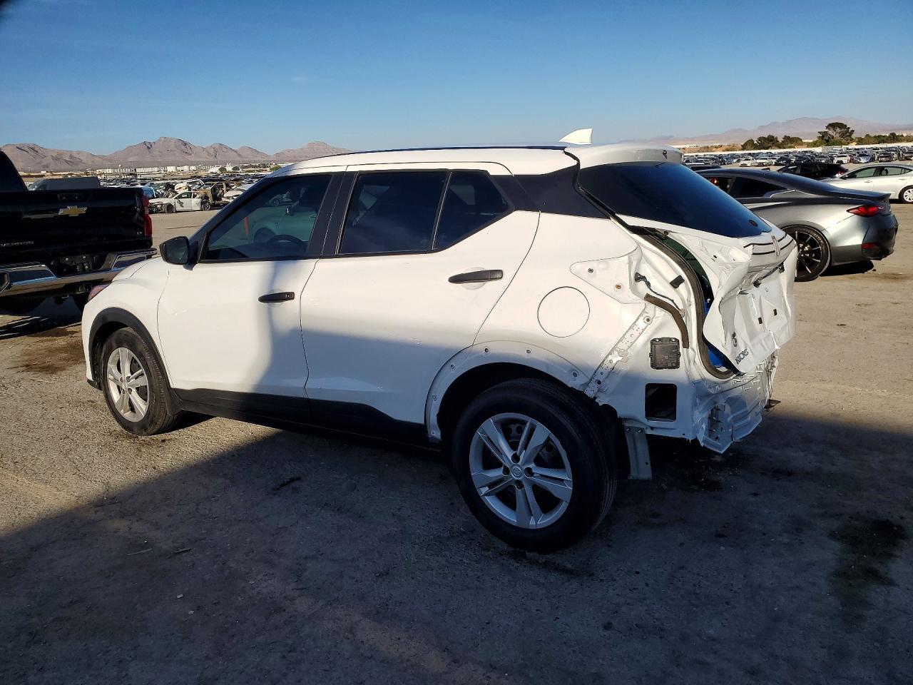 2024 NISSAN KICKS