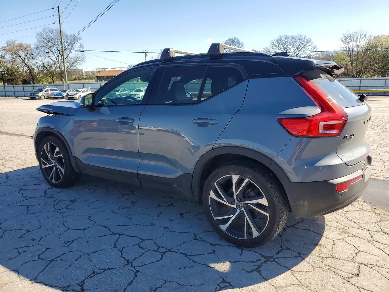 2022 VOLVO XC40