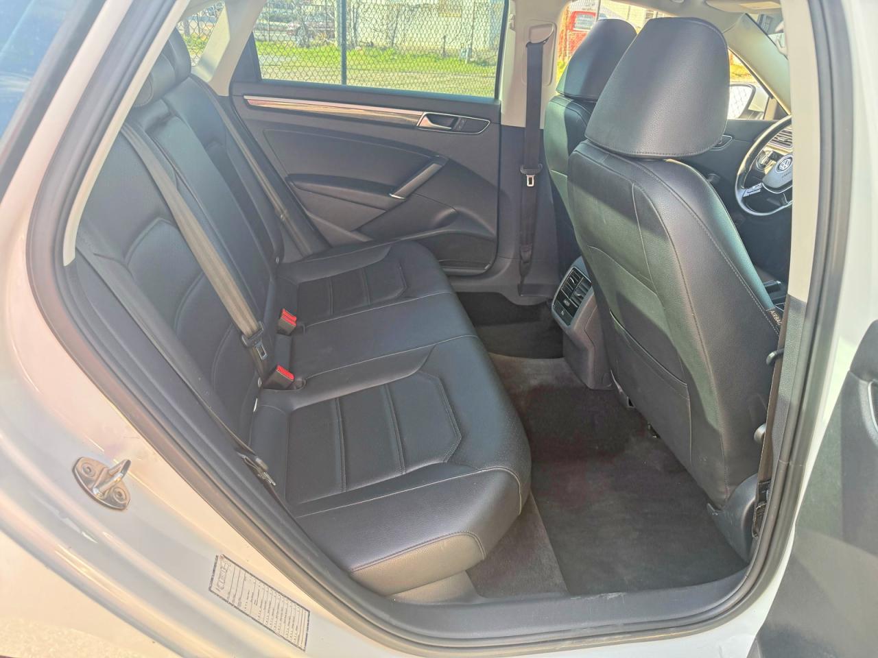 2016 VOLKSWAGEN Passat