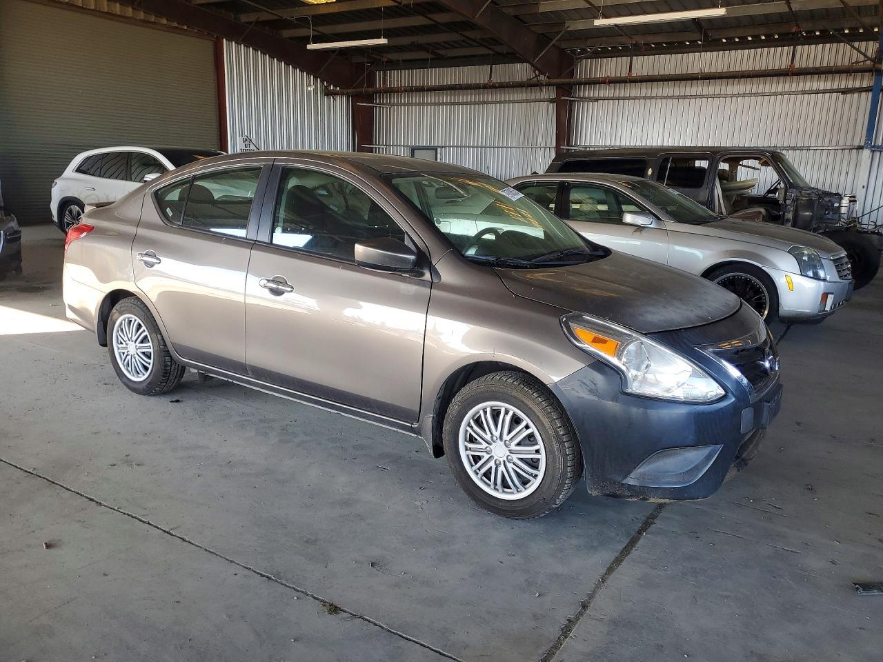 2015 NISSAN VERSA