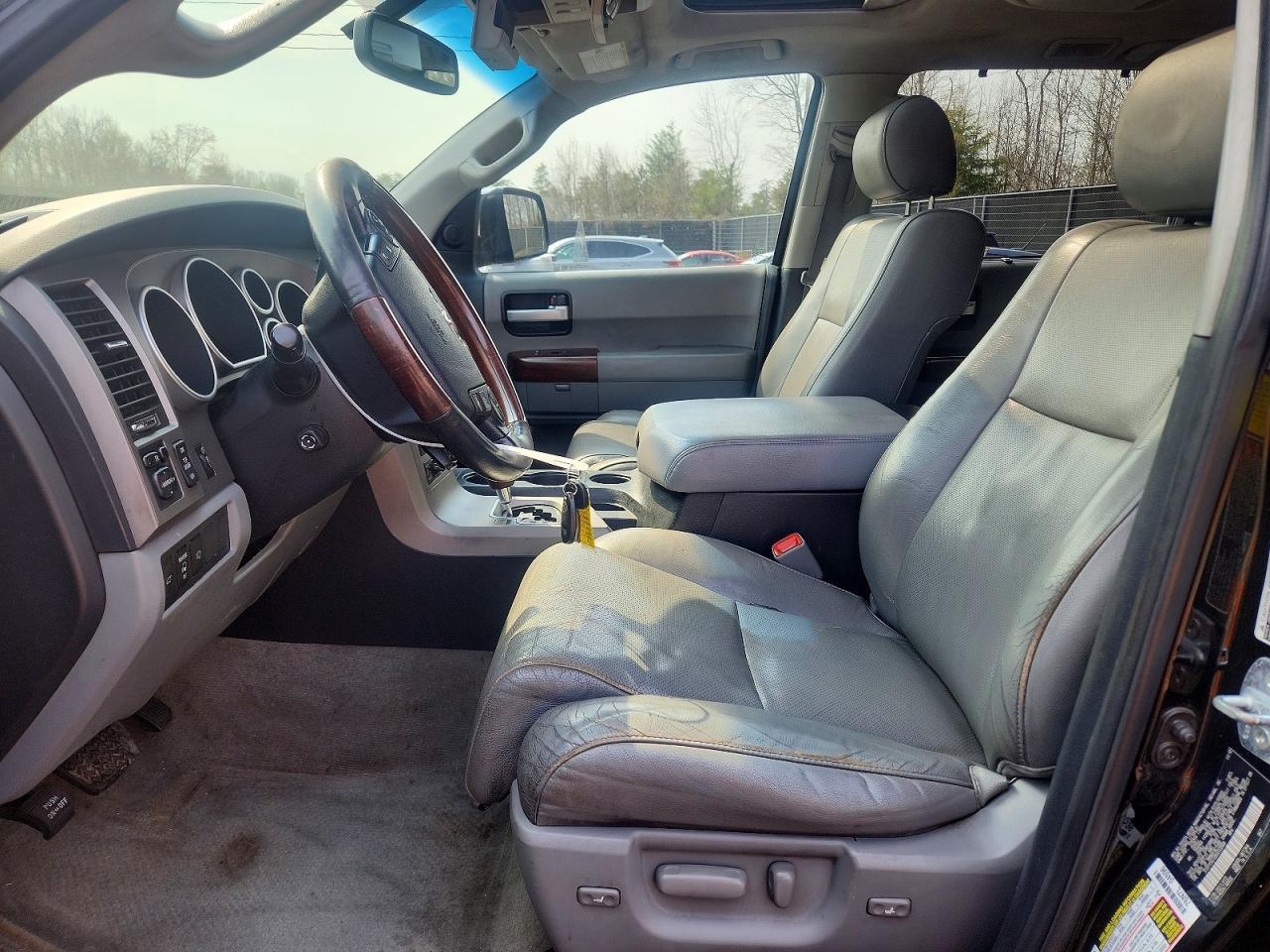 2011 TOYOTA Sequoia