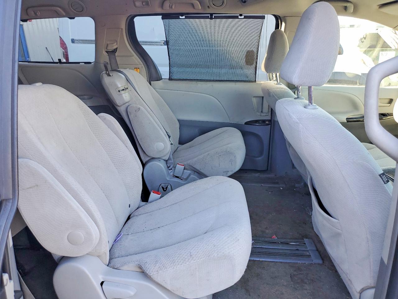2012 TOYOTA SIENNA