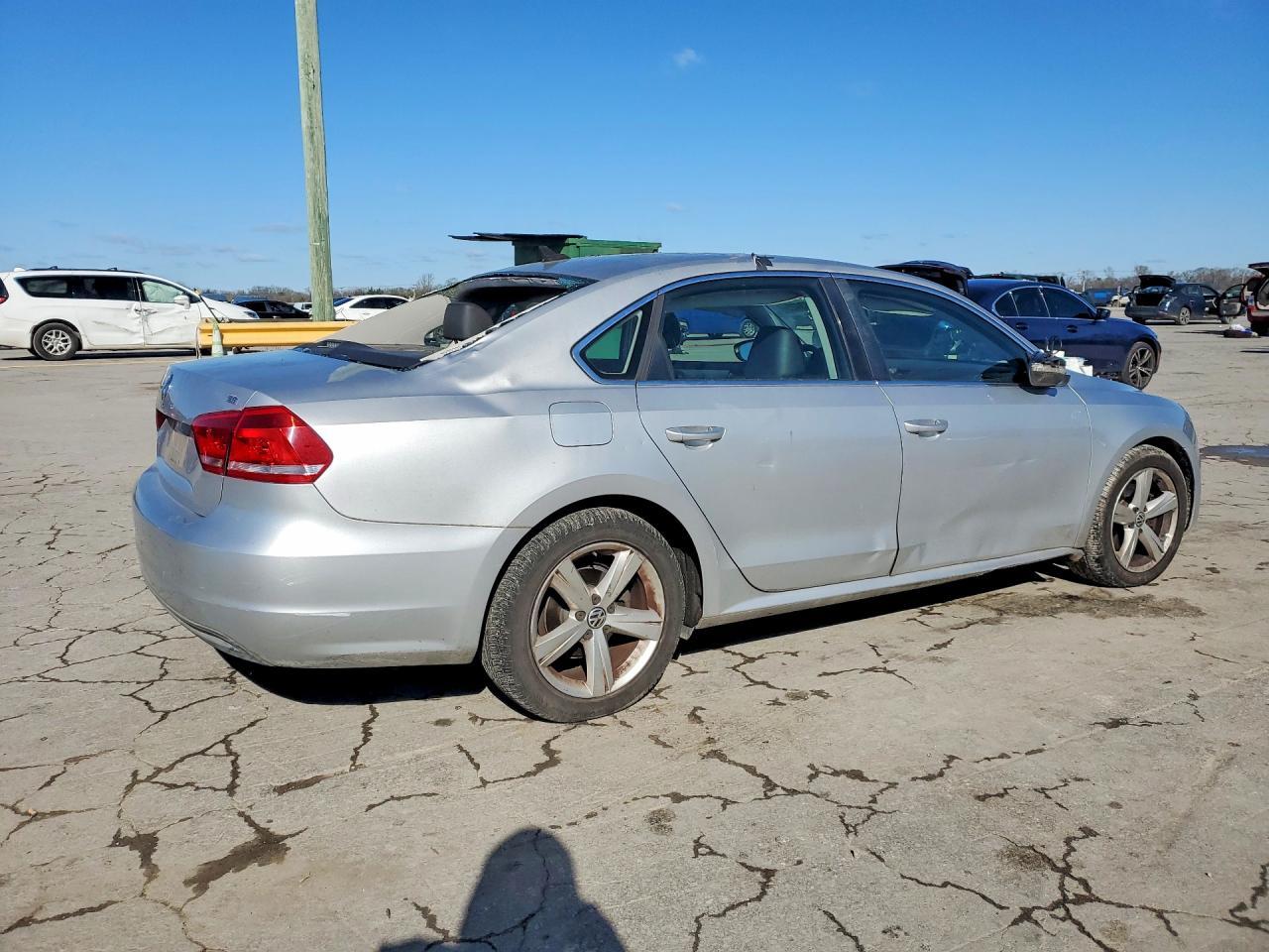 2012 VOLKSWAGEN Passat