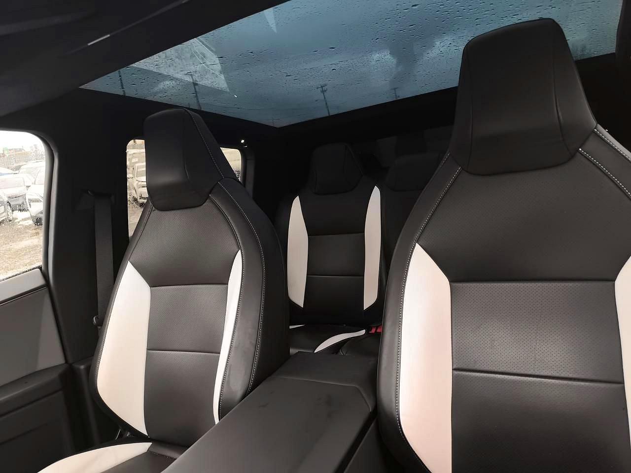 2024 TESLA Cybertruck