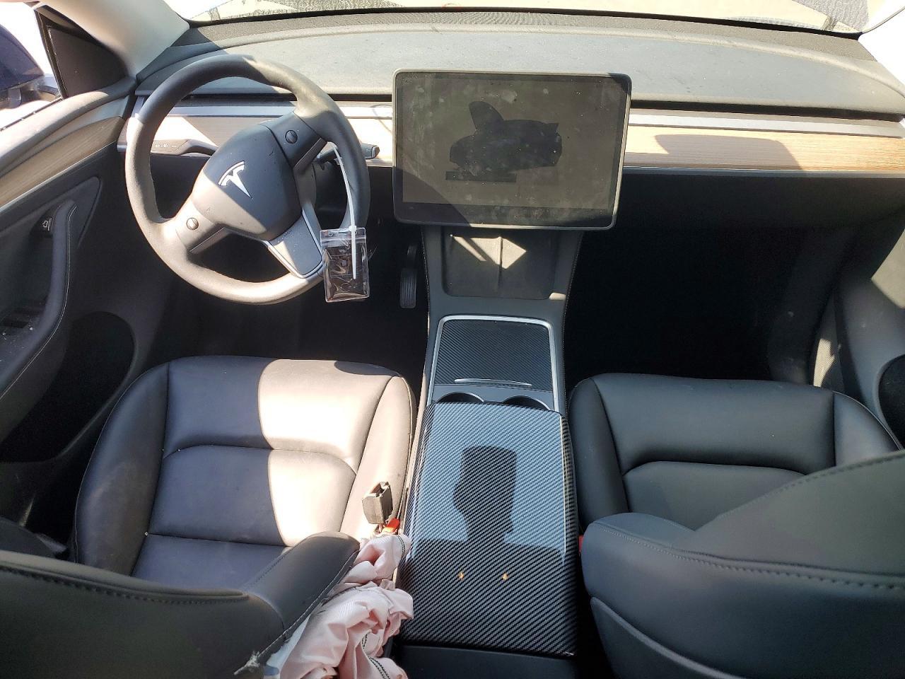 2025 TESLA MODEL Y