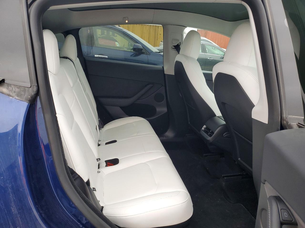 2025 TESLA MODEL Y